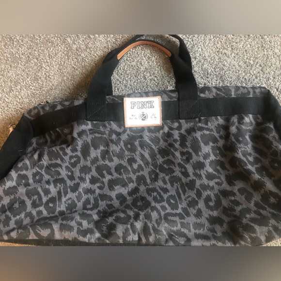 vs pink Y2K black leopard ๐ print duffle bag rhtf! - Picture 2 of 4